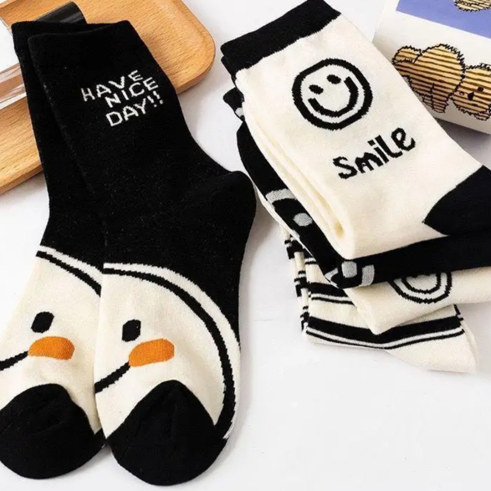 5 pairs of cute smiley face socks - Picture 3 of 5